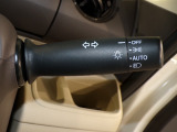 周囲の明るさを感知してヘッドライトのON/OFFできます。トンネルでの点灯・消灯忘れ防止に役立ちます!