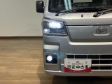 高輝度LEDヘッドライトを装備!悪天候や夜間のドライブ時も良好な視界を確保し安全を確保♪