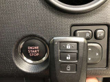 エンジンスタートスイッチです。キーが車内にあれば、エンジンの始動や停止はスイッチを押すだけ!キーを取り出す手間を省き、ワンプッシュで操作できるので簡単でスムーズです。