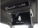 後席モニター付いてます。小さいお子様は狭い車内だと退屈かも。。これがあれば大丈夫です!