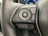 運転中、オーディオの操作をしてて、ハッとしたことはありませんか?ステアリングスイッチは、運転中でもハンドルでオーディオの操作が可能です。安全なドライブをサポートします。