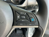プロパイロットは前を走行するクルマを検知しアクセル、ブレーキをコントロールして車間距離を保つ手助けをしてドライバーの運転負担を軽減します。