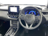 運転席まわりです。 各操作スイッチは使いやすい位置に配置されてます。