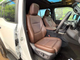 運転席シート廻りは使用感も少なく、良好な状態となっています。丁寧に使われていたことがよくわかりますね。