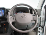 運転が楽しくなる明るく開放的な運転席まわりです