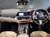 ☆センターパネルを運転席側に僅かに傾けたBMW独特のインパネ☆【駆け抜ける歓び】はここからもスタートしております☆