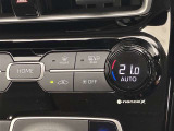 オートエアコンは温度を設定するだけで、自動で風量などを設定してくれます。運転しながら操作も必要ないので、安全性も向上します。