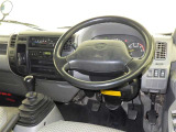 運転席まわりです。 各操作スイッチは使いやすい位置に配置されてます。
