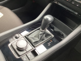 アクセルペダルを踏み込む量や速さに応じて変速パターンをし、人馬一体の運転感覚を発揮してくれる6速オートマ!