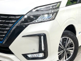 【LEDヘッドライト】悪天候や夜間走行時も良好な視界を確保し安心して運転できる高輝度LEDヘッドライトを装備!点灯速度が早く、消費電力も抑えられています。