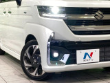 【LEDヘッドライト】悪天候や夜間走行時も良好な視界を確保し安心して運転できる高輝度LEDヘッドライトを装備!点灯速度が早く、消費電力も抑えられています。