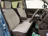 運転席のスペースはゆったりしていて、視界も広く確保されているので普段の運転からロングドライブまで快適です。