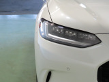 LEDヘッドライトは、点灯の瞬間から光量を発揮し、突然暗くなるトンネルなどでの安定感を高めます。
