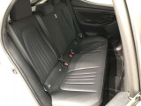 【後部座席】も当然、綺麗・清潔に仕上げております。内装の綺麗なお車は気持ちが良いですし、コンディションのいい車が多いです。これもオススメの1台です。