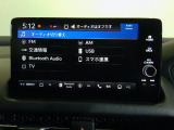 センターパネルにスッキリと収まった純正オーディオです。お気に入りの音楽・ラジオを聴きながら楽しいドライブをお楽しみくださいね。