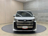 お車購入のポイントとなるフロントマスクです。上質で迫力あるデザインですね☆☆