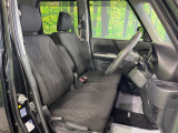 運転席シート廻りは使用感も少なく、良好な状態となっています。前オーナー様が丁寧に使っていたことがよくわかりますね。