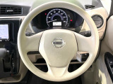 インテリアに合わせたデザインのステアリングは、運転される方のことも考え、運転しやすい形状、大きさです。是非一度、実際に触ってお確かめください。