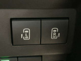 オートスライドドアは、運転席前にあるスイッチの操作でもオート開閉ができ、とても便利です。