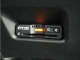 ◆ETC2.0装着◆進化したドライブ体験。料金収受システムだけだったETCが生まれ変わって、高速道路を賢く使うETC2.0に進化しました。多彩な情報サービスが便利で快適なドライブ体験を提供します。