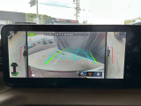 フロント+サイドビュー、車両の左右側面が際まで見えます。