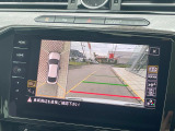 ●パノラミックビューモニター:専用のカメラにより、上から見下ろしたような視点で360度クルマの周囲を確認することができます☆死角部分も確認しやすく、狭い場所での切り返しや駐車もスムーズに行えます。