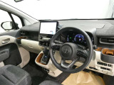 ご覧の車両以外にも多数のU-Carを展示販売しております。