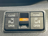 【両側スライドドア】駐車場で隣の車との間隔が狭く乗りにくい時、スライドドアなら安心!ドアオープン時も幅を取らず、開口部が広いので乗り降りがとっても簡単です。大きな荷物の出し入れも後席から可能♪