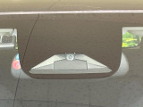 【ホンダセンシング】走行中に前方の車両等を認識し、衝突しそうな時は警報とブレーキで衝突回避と被害軽減をアシスト。より安全にドライブをお楽しみいただけます。