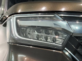 LEDヘッドライトは、点灯の瞬間から最大光量を発揮し、突然暗くなるトンネルなどでの安定感を高めます。