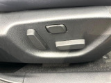 【メモリー機能付きパワーシート】ドライバーごとに設定したシート位置を記憶して、ボタン一つで切り替えできる便利な機能!運転する方が複数名いらっしゃるご家庭におすすめです♪