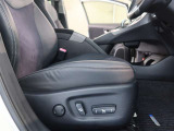 パワーシート搭載。微妙な調整が手軽にでき、ピッタリなポジションで運転することが可能です。