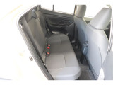 後席シートは分割可倒式。乗せる荷物や乗車人数に合わせて片側ずつ倒すことが出来ます。
