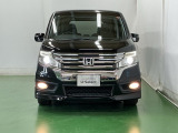 ディスチャージヘッドライト【HID】を装備していますのでとても明るく、夜間の走行や雨の日も安全・安心です。オートライトコントロール付きで周囲の明るさに応じて自動で点灯・消灯します。