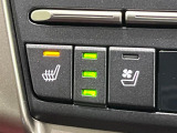 【シートヒーター&ベンチレーション】夏場は涼しい風でお尻や背中の熱やムレを防ぎ、冬はエアコンよりも早く温まってポカポカに!季節を問わず快適に過ごせます。
