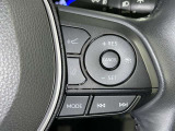 ステアリングスイッチ付き。前方から目を離すことなく操作することが可能です。