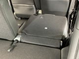 リアシートは簡単に倒すことができるので、ラゲッジルームも広がります。