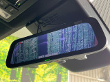 【デジタルインナーミラー】後席の大きな荷物や同乗者で後方が確認しづらい時でも安心!カメラが撮影した車両後方の映像をルームミラー内に表示。クリアな視界で状況の確認が可能です!