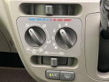 寒い冬も暑い夏も全席に快適な空調を届けてくれる、ダイヤル式エアコンを装備♪
