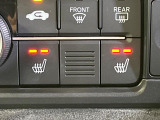 【シートヒーター】寒い日に重宝するシートヒーター!エアコンより早く温まってくれるので寒がりの人も安心ですね♪エアコンの温風は乾燥するから苦手、という方にもをおすすめです。