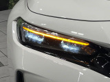 【LEDヘッドライト】悪天候や夜間走行時も良好な視界を確保し安心して運転できる高輝度LEDヘッドライトを装備!点灯速度が早く、消費電力も抑えられています。