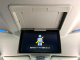 【フリップダウンモニター】大画面モニターで後席でもエンタメをお楽しみいただけます。小さなお子様にも大人気の装備です♪