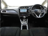 ◆インテリアパネル◆視界広々で非常に運転しやすくロングドライブでも疲れを感じさせないすっきりとまとまったインパネ周りです。