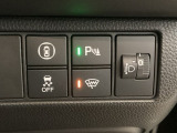 ハンドルの右側にはヘットライトリベライザーとHondaセンシング用のメインスイッチがついています。ヘッドライトリベライザーは道路状況や積荷の加重に応じてライトの高さを調節できます。
