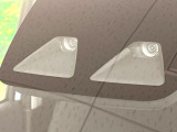 【スマートアシスト】走行中に前方の車両等を認識し、衝突しそうな時は警報とブレーキで衝突回避と被害軽減をアシスト。より安全にドライブをお楽しみいただけます。