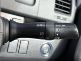 【オートライト(AUTO)】外の明るさをシステムが感知して、自動でヘッドライトが点灯します。ヘッドライトをつけ忘れを防ぐ便利機能です。