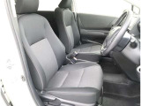 運転席・助手席です。使い勝手のいいお車で、非常にきれいなお車となっております。
