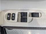 パワーウィンドウスイッチです。当たり前にないと不便な装備ですよね!