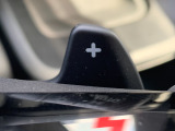 ■パドルシフト■ステアリングから手を離さずに、簡単にシフトチェンジ。マニュアル車感覚のシフトチェンジが愉しめます。自分の手で操縦している感が増して運転を愉しく出来る装備です!