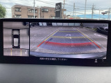 狭い場所での駐車やすれ違いなどでより的確な運転操作に役立つ360&deg;ビューモニターが装備されています。